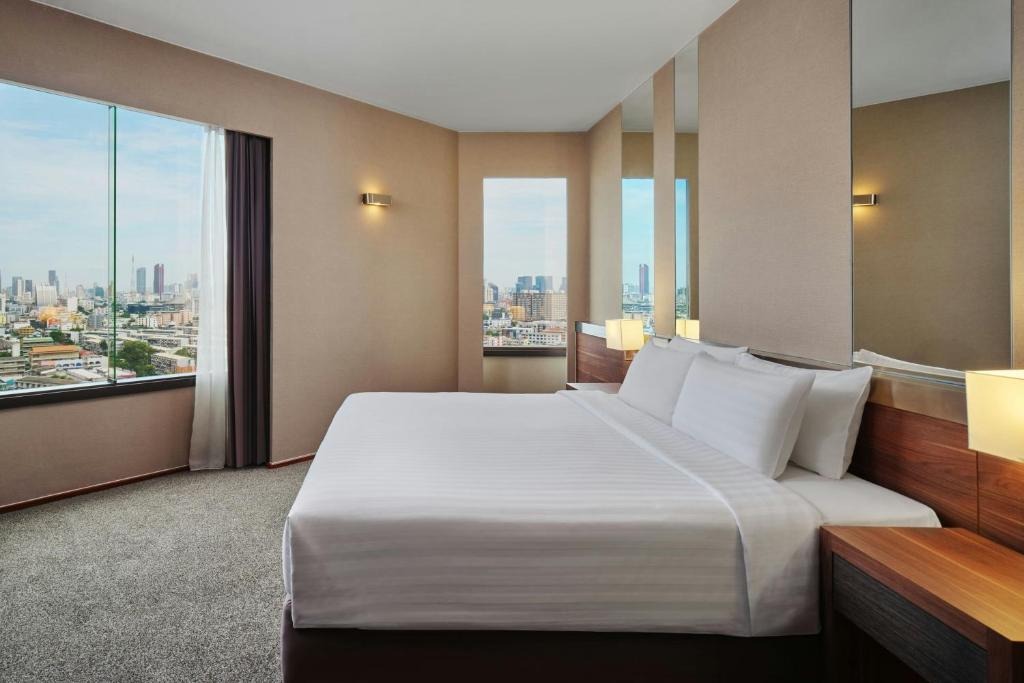 هتل سوئیسوتل راچادا